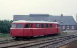 HHJ (Hads-Ning Herreders Jernbane, auch Odderbanen genannt): Ein ausgemusterter Schienenbusbeiwagen (Sp 2) steht am 13. September 1974 in Tranbjerg.