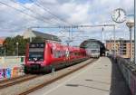 DSB S-Bahn Kopenhagen: Eine Garnitur auf der provisorischen Linie M (Alstom-LHB/Siemens-SA 9133) hält am S-Bf Nørrebro. - Der Zug fährt in Richtung Ny Ellebjerg. - Datum: 11. August 2014.