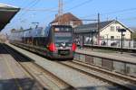 DSB S-Bahn Kopenhagen: Linie C (SA 9185) Bahnhof Hellerup am 28. Oktober 2014. - Der Zug fährt in Richtung Klampenborg.