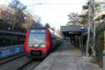 DSB S-Bahn Kopenhagen: Linie B (SA 9144) S-Bahnhof Emdrup am 4. Januar 2015. - Der Zug fährt in Richtung Farum.