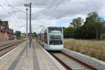 Aarhus Letbane: Regionalstadtbahnlinie L1 (Stadler Tango 2103-2203) hält am Nachmittag des 9.