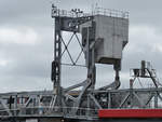 Das Hubteil mit dem massiven Gegengewicht aus Beton der Eisenbahnbrücke über den Limfjord in Aalborg. (Juni 2018)