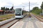 Aarhus Letbane: Der Stadler Tango 2103-2203 auf der Regionalstadtbahnlinie L1 verlässt am Nachmittag des 9.