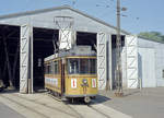 Århus / Aarhus Århus Sporveje (ÅS) SL 1 (Tw 13) Århus C, Dalgas Avenue, Straßenbahnbetriebsbahnhof der ÅS am 8. August 1969. - Die Triebwagen der ÅS fuhren nur mit einem Linienschild, das Personal im Betriebshof hatte aber den Fotografen, einem sehr guten Freund und mir, die Genehmigung erteilt, den Wagen mit einem zusätzlichen Linienschild zu bestücken. - Um leichter in der Stadt Århus herumkommen und überall ohne zu lange Wartezeiten fotografieren zu können, hatten wir unsere Fahrräder mitgebracht - die Reise  Kopenhagen - Aarhus - Kopenhagen unternahmen wir mit dem damaligen DFDS-Fährschiff zwischen den beiden Städten, auf dem man problemlos Fahrräder mitbringen konnte. - Scan eines Farbnegativs. Film: Kodak Kodacolor X.