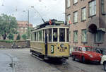 København / Kopenhagen Københavns Sporveje SL 8 (KS-Museumstriebwagen 430) Skånegade am 18. August 1968. - Am Samstag dem 17. und am Sonntag dem 18. August 1968 wurde das 350jährige Bestehen des Stadtviertels Christianshavn gefeiert. Anlässlich des Jubiläums war die im Frühling 1965 eingestellte SL 8 zeitweilig zwischen Rådhuspladsen (: dem Kopenhagener Rathausplatz) und Christianshavn (Skånegade) wiedererstanden. - Der Tw befindet sich heute in der Sammlung des Dänischen Straßenbahnmuseums (Sporvejsmuseet Skjoldenæsholm). - Scan von einem Farbnegativ. Film: Kodak Kodacolor X.