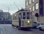 København / Kopenhagen Københavns Sporveje SL 8 (KS-Museumstriebwagen 190) Skånegade am 18. August 1968. - Den Veranstaltern von den Festlichkeiten anlässlich des 350jährigen Bestehens des Stadtviertels Christianshavn gelang etwas Einmaliges: die kurzweilige Wiedereröffnung einer aufgelassenen Straßenbahnlinie. - Der Tw ist heute im Dänischen Straßenbahnmuseum (Sporvejsmuseet Skjoldenæsholm). - Scan von einem Farbnegativ. Film: Kodak Kodacolor X.