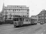 København / Kopenhagen Københavns Sporveje SL 2 (Tw 509 + Bw 15xx als E-Zug) København K (Stadtmitte), Havnegade / Holmens Kanal / Holmens Kirke im September 1968. - Scan von einem S/W-Negativ. Film: Ilford FP3.