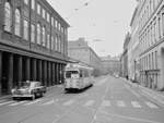 København / Kopenhagen Københavns Sporveje SL 6 (DÜWAG-GT6 815) København K, Stormgade / Frederiksholms Kanal im Februar 1969. - Die Gebäude links enthalten das Dänische Nationalmuseum. - Scan eines S/W-Negativs. Film: Agfa L ISS.