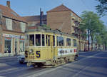 København / Kopenhagen Københavns Sporveje SL 5 (Tw 598) Brønshøj, Frederikssundsvej / Kildebrøndevej / Åkandevej am frühen Morgen des 26. Mai 1969 (Pfingstmontag). - Der Zug fährt Richtung Nørrebro Remise, d.h Straßenbahnbetriebsbahnhof Nørrebro (man bemerke das rote Zielschild!). - Ein einzelner Morgenkurs  Nørrebro Remise - Husum - Nørrebro Remise , der erste Kurs des Tages, wurde an Sonn- und Feiertagen von Solo-Triebwagen der Serie 501- 618 durchgeführt. - Danach übernahmen die GT6 den Betrieb auf der SL 5. - Scan eines Farbnegativs. Film: Kodak Kodacolor X.