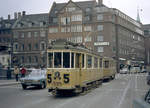 København / Kopenhagen Københavns Sporveje SL 5 (Tw 595 + Bw 15**) København K, Centrum, Gammeltorv (: Alter Markt) im Oktober 1970.