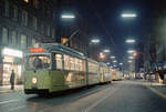 København / Kopenhagen Københavns Sporveje am 23. April 1972, um etwa 01.30: Stillegung der letzten Kopenhagener Straßenbahnlinie, der Linie 5. Die letzten DÜWAG/Kiepe-GT6 in Betrieb, u.a. Tw 885, halten in der Nørrebrogade (an der Esromgade), bevor sie in den Betriebsbahnhof Nørrebro einziehen können. - Scan eines Farbnegativs. Film: Kodak Kodacolor X. Kamera: Kodak Retina Automatic II.