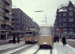 København / Kopenhagen Københavns Sporveje (KS) SL 2 (DÜWAG/Kiepe-GT6 836 / 857) København K, Christianshavn, Christianshavns Torv im Februar 1969. - Scan eines Diapositivs.