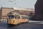 København / Kopenhagen Københavns Sporveje (KS) SL 5 (DÜWAG/Kiepe-GT6 825) København S, Amagerbrogade im Februar 1969. - Der Gelenktriebwagen verlässt eben den Betriebsbahnhof Sundby, um seinen  Dienst  anzufangen. - Scan eines Diapositivs. 