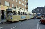 København / Kopenhagen Københavns Sporveje am 24. September 1967, dem letzten Betriebstag der Touristenstraßenbahnlinie T. In der Wendeschleife (und Endstation der SL 7) am S-Bahnhof Nørrebro halten der DÜWAG-GT6 805 und der Tw 562. 