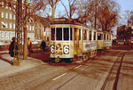 København / Kopenhagen Københavns Sporveje SL 6 (Tw 548 + Bw 15xx) Centrum, Christiansborg Slotsplads im April 1968.