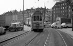 København / Kopenhagen Københavns Sporveje SL 10 (Tw 594 + Bw 15xx) Centrum, Christiansborg Slotsplads / Højbro im Mai 1968. - Scan von einem S/W-Negativ. Film: Ilford FP 3.