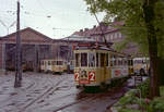 København Københavns Sporveje (KS) im Mai 1968: Tw 515 und andere Großraumwagen halten im Straßenbahnbetriebsbahnhof Sundby.