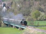 Dampfbahn Frankische Schweiz Elna 6 der DFS mit dem Sonderzug der UEF am 24.4.2010 auf der Neidekbr�cke 
