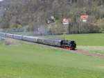 Dampfbahn Frankische Schweiz Elna 6 der DFS mit dem Sonderzug der UEF am 24.4.2010 auf der Neidekbr�cke 