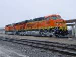BNSF 5895 sits with ...  Brent Maxwell 25.02.2010