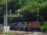 BNSF 8960 and Santa ...  Brent Maxwell 26.02.2010