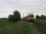 7812 mit Regionalzug 6028 Tiel-Utrecht CS bei Houten am 11-6-2010. ...