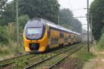 Ein sechsteiliger IRM-Triebzug als Schnellzug Maastricht - s-Hertogenbosch, bei Elsloo, ...
