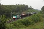 E186 212 (2820) ist mit einem Ganzzug aus FC-Wagen in ...
