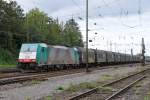 Cobra-Lok 2818 verl�sst Aachen-West mit einem langen G�terzug in Richtung ...
