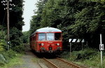 Auf dem Weg von Hilgen nach Opladen fährt 515 565-0 im April 1986 im Bahnhof Pattscheid ein. Dieses Reststück der früher bis Remscheid-Lennep führenden Strecke wurde am 31.05.1991 stillgelegt.