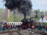 41 096 zog am 29.4.17 mit ihrem kräftigen schnaufen und einer großen schwarzen Dampfwolke viele Blicke auf sich.

Bochum Dahlhausen 29.04.2017