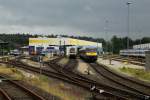 Ein Lint der NOB befrderte uns dann weiter nach Husum. Das dortige Bw der NOB lsst sich sehr gut vom Bahnsteig aus fotografieren und so fhrte unser erster Gang auch ans Bahnsteigende. (22.8.2010)
