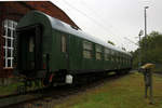 Ein Wagen der ehemaligen Deutschen Reichsbahn steht im ehemaligen Bw Lutherstadt Wittenberg anlässlich der jährlichen Bahnaktionstage.