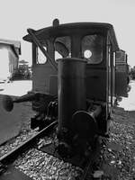 Diese Rangierlokomotive wurde 1916 bei Deutz gebaut, 1935 auf Holzgasantrieb mit einer Leistung von 42PS umgerüstet und war bis 1974 im Einsatz.