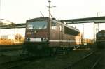 155 051 an einem Dezembermorgen 1998 im damaligen Bw Stralsund.