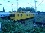 ORT 708-319 am 3.07.07 abgestellt im Bahnhof Lindau/Bodensee. Links ein Wagen der Modellbahnfreunde Lindau und rechts im Hintergrund noch ein Rest vom Bodensee. In diese Richtung verluft der Bahndamm von der Insel in Richtung Festland und trennt den kleinen See vom Bodensee ab.