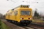 Bei grauem Novemberwetter fhrt ein ORT mit der Nummer 708 306-6 durch Leipzig-Thekla in Richtung Engelsdorf.