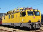 711 002 und viele weitere Bahndienstfahrzeuge standen 04.05.07 zum Tag der offenen Tr im Bahnwerk Neustrelitz.