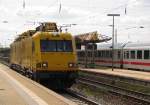 DB Netz 711 202-2 (99 80 9136 002-9 D-DB) auf der Fahrt Richtung Grokorbetha, am 18.07.2013 in Naumburg (S) Hbf.