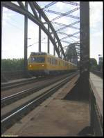 Als ich am 07.08.2006 gerade die Deutschherrenbrcke in Frankfurt am Main mit dem Fahrrad berquerte, kndigte das bekannte rauschende Gerusch die Annherung eines Zuges an.