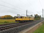 Der Gleismesszug 725 004-6 und 726 004-5 der DB Netzinstandhaltung fhrt am 10.10.2013 durch Nassenheide.