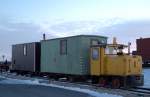  Notfallzug  der Inselbahn Dagebll - Oland - Langene zum Personentransport steht am 10.02.2012 einsatzbereit in Langene da der Fhrbetrieb wegen Eisgangs eingestellt werden musste. Gezogen wird der Zug von Schma 4816 (Bauj. 1985).