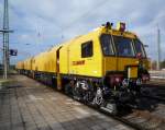 Die neue Hochleistungsschleifmaschine von DB Netz wartet hier am 28.02.2014 im Bahnhof Neubeckum.