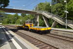 Von der Baustelle zwischen Neckarelz und Binau kam der Roebel mit zwei Anhängern erst auf Gleis 1 gen Zwingenberg gefahren und dann hier wieder gen Neckarelz. Dienstag den 13.6.2017