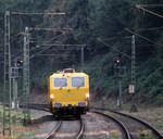 Eine Stopfmaschine von DGU kommt aus Aachen-Hbf nach Herzogenrath und kommt aus Richtung Aachen-Hbf und fährt durch Aachen-Schanz in Richtung Aachen-West,Aachen-West,Laurensberg,Richterich,Kohlscheid,Herzogenrath.
Aufgenommen vom Bahnsteig von Aachen-Schanz. 
Bei Sommerwetter am Nachmittag vom 22.8.2018. 