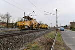 Bahnbau Gruppe SP861 mit GSM832 kommen am 15.3.2022 durch Thüngersheim gen Retzbach-Zellingen gefahren. 