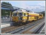 Eine Gleisbaumaschine der niederlndischen Firma Strukton Railinfra Materieel (SRM) fuhr am 03.10.2008 durch den Bahnhof Wiebelsbach.