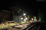 Stopfmaschine beim Durcharbeiten des durchgehenden Hauptgleises des Bahnhof Hirschau am 30.06.3012 vor dem Bahnhofsgebude von Hirschau. (Strecke Amberg-Schnaittenbach)