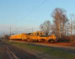 Bauzug der Bahnbau-Gruppe bei der Durchfahrt in Nassenheide am 13.12.2013.