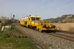 Unbekanntes Gleisbaufahrzeug der Monti GmbH auf Überführungsfahrt am 30.03.2014 bei Hecklingen